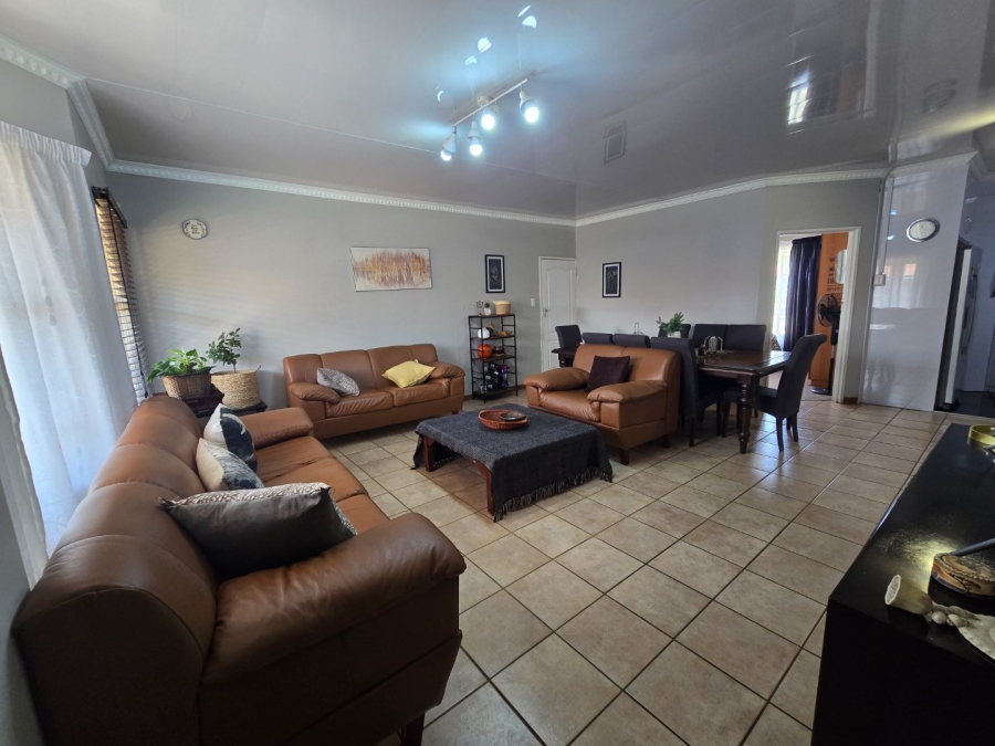 4 Bedroom Property for Sale in Heuwelsig Free State